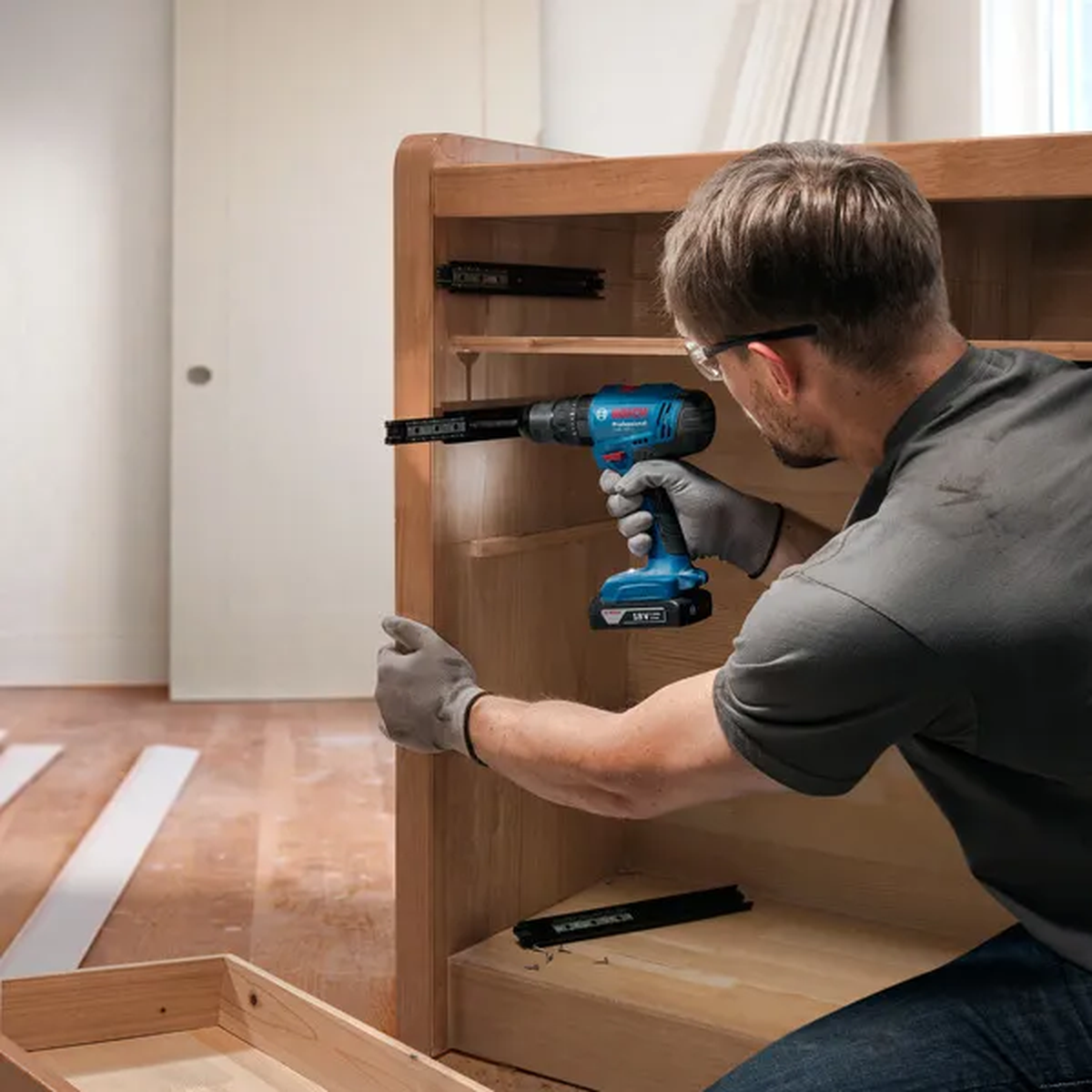 Máy khoan vặn vít pin Bosch GSB 183-LI (2 pin) 06019K91K0